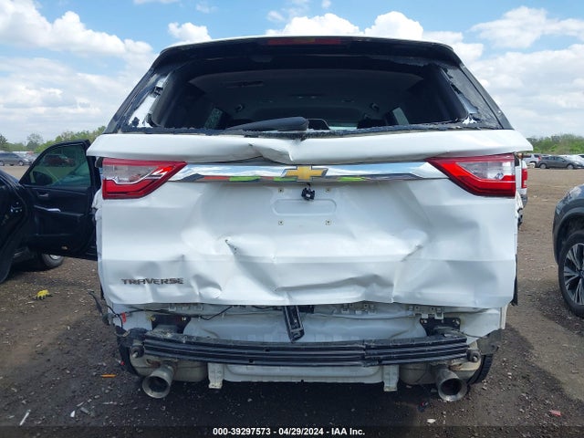 Chevrolet Traverse Ls 2018 1GNERFKW4JJ114246 Image 17