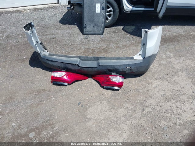 Chevrolet Traverse Ls 2018 1GNERFKW4JJ114246 Image 12