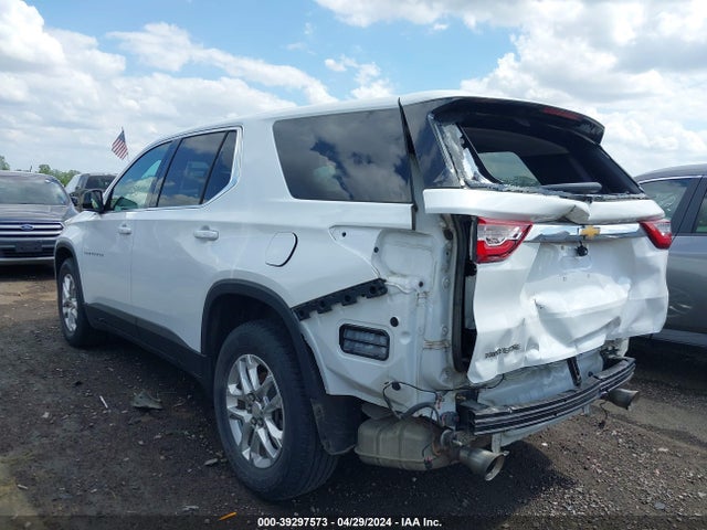 Chevrolet Traverse Ls 2018 1GNERFKW4JJ114246 Image 3