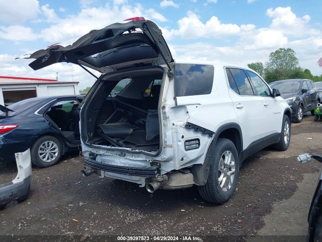 Chevrolet Traverse Ls 2018 1GNERFKW4JJ114246 Image 4