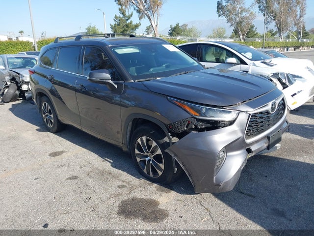 Toyota Highlander Xle 2021 5TDHZRAH6MS071708 Image 1
