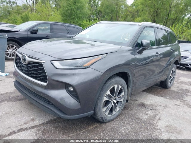 Toyota Highlander Xle 2022 5TDGZRBH7NS232224 Image 2