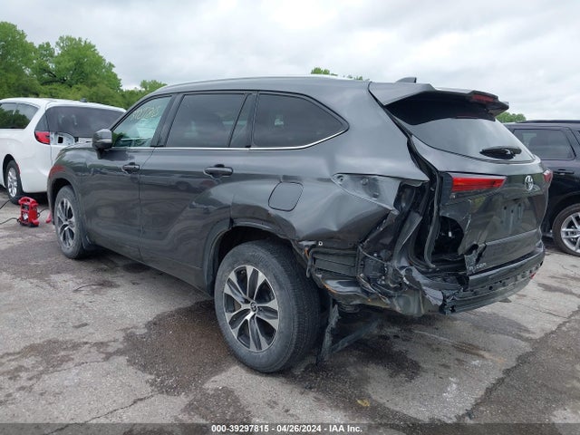 Toyota Highlander Xle 2022 5TDGZRBH7NS232224 Image 3
