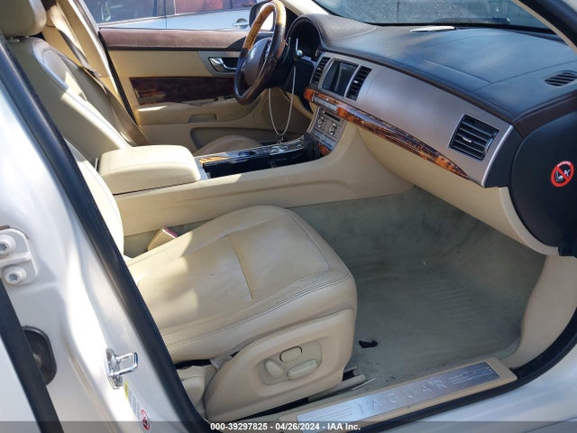 2009 JAGUAR XF SAJWA05B69HR08065 Photo 4