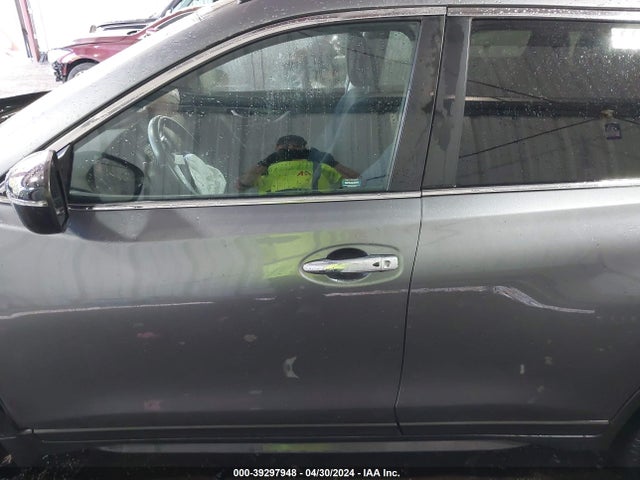 Nissan ROGUE SV 2018 5N1AT2MV9JC731776 Image 14