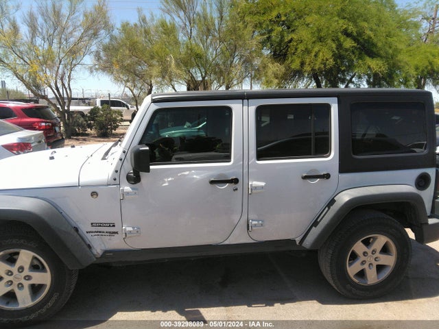 1C4BJWDG3JL812196 Jeep Wrangler Jk Unlimited Sport S 4x4