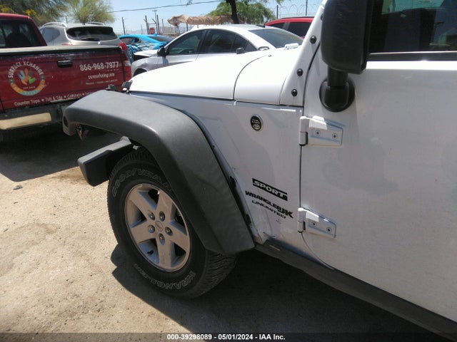 1C4BJWDG3JL812196 Jeep Wrangler Jk Unlimited Sport S 4x4