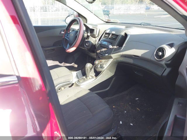 Chevrolet Sonic Lt Auto 2015 1G1JC5SHXF4147464 Image 5