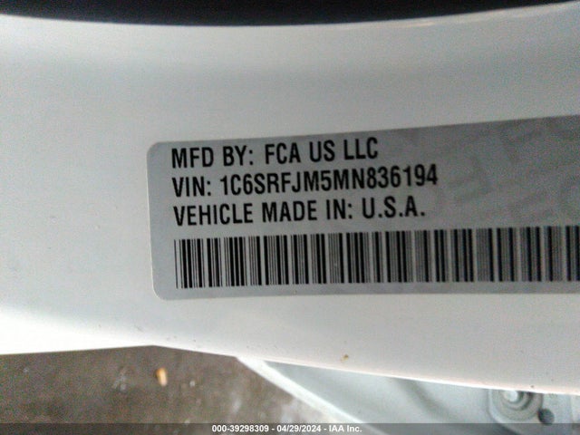 1C6SRFJM5MN836194 RAM 1500 Laramie  4x4 5'7 Box