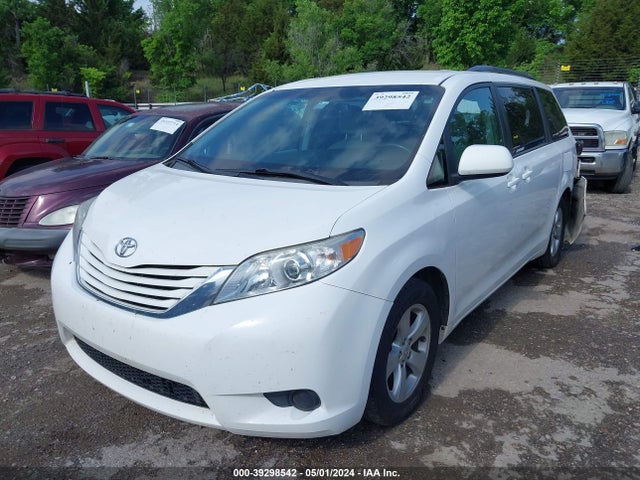 Toyota Sienna Le 8 Passenger 2017 5TDKZ3DC3HS859127 Image 2