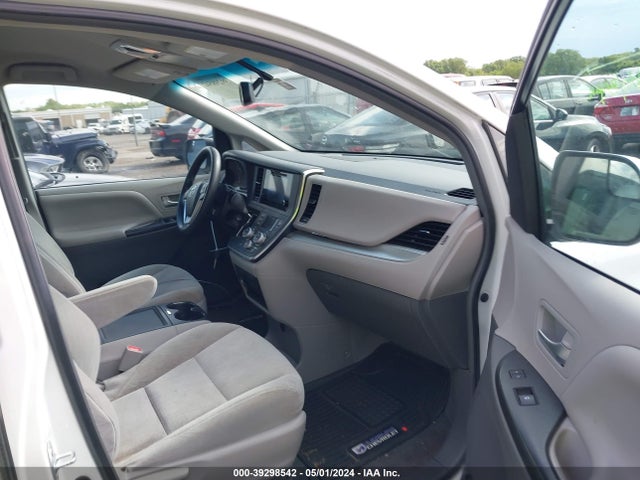 Toyota Sienna Le 8 Passenger 2017 5TDKZ3DC3HS859127 Image 5