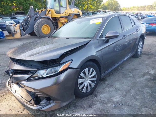 Toyota CAMRY L 2018 4T1B11HK2JU063639 Image 2
