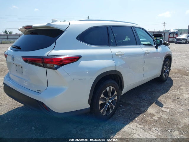 Toyota Highlander Xle 2021 5TDGZRAH7MS532247 Image 4