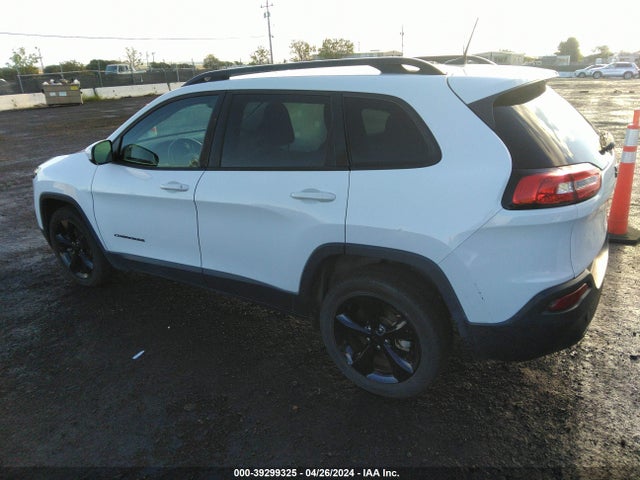 1C4PJLCBXJD560919 Jeep Cherokee Latitude Fwd