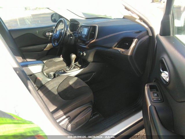 1C4PJLCBXJD560919 Jeep Cherokee Latitude Fwd