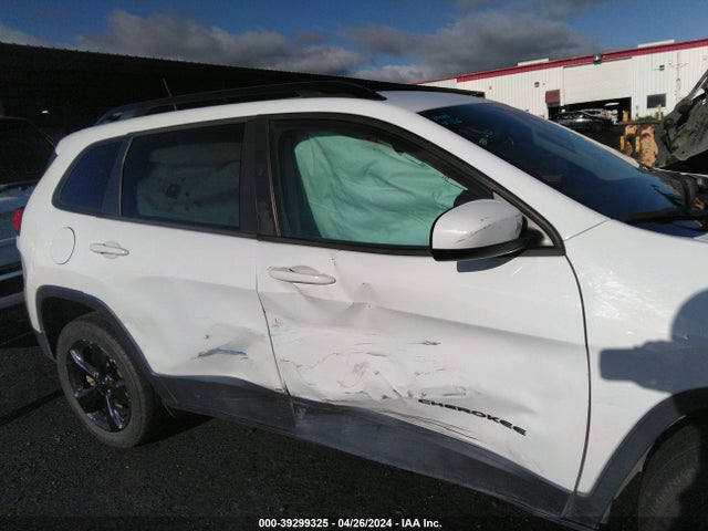 1C4PJLCBXJD560919 Jeep Cherokee Latitude Fwd