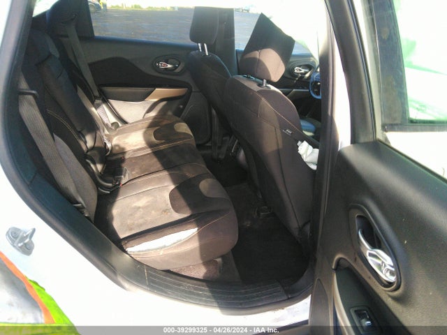 1C4PJLCBXJD560919 Jeep Cherokee Latitude Fwd