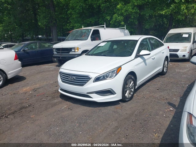 Hyundai SONATA ECO 2017 5NPE24AA1HH456117 Image 2