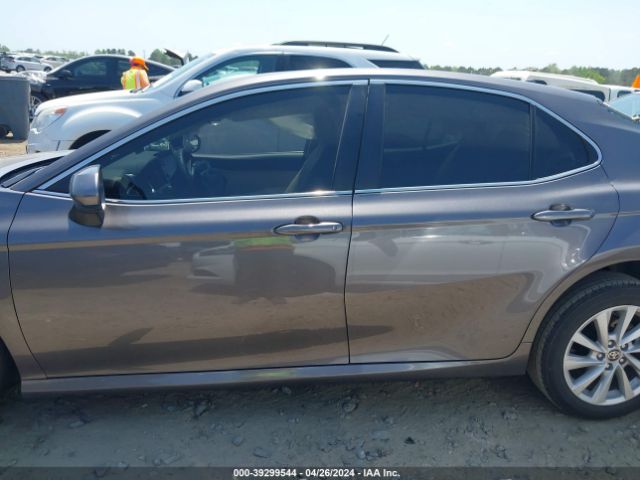4T1C11AK5NU716565 Toyota CAMRY LE