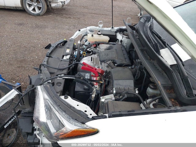 Toyota RAV4 LE 2018 JTMZFREV8JJ211862 Image 10