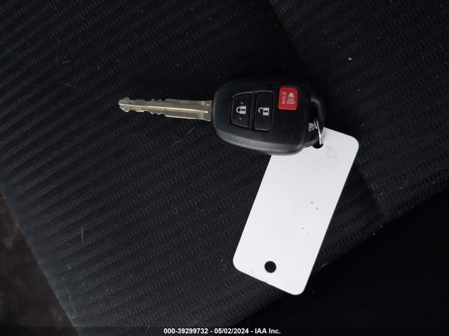 Toyota RAV4 LE 2018 JTMZFREV8JJ211862 Image 11