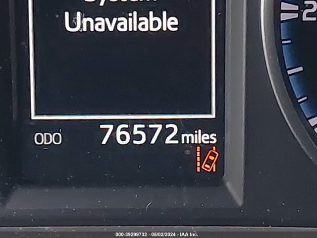 Toyota RAV4 LE 2018 JTMZFREV8JJ211862 Image 16