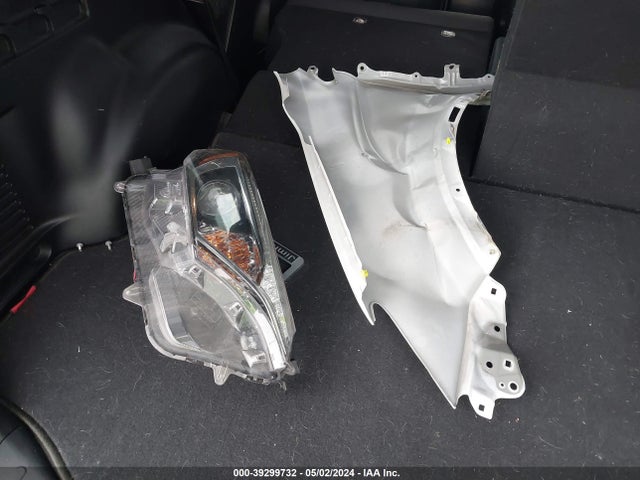 Toyota RAV4 LE 2018 JTMZFREV8JJ211862 Image 12