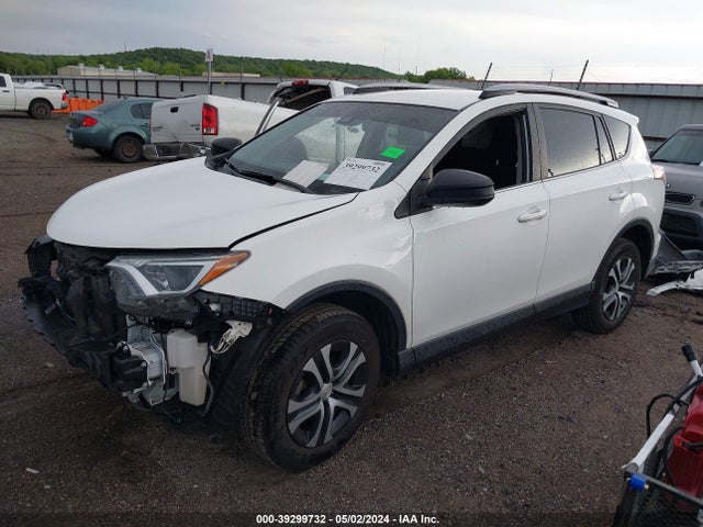 Toyota RAV4 LE 2018 JTMZFREV8JJ211862 Image 2