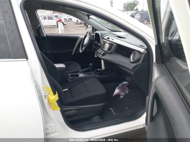 Toyota RAV4 LE 2018 JTMZFREV8JJ211862 Image 5