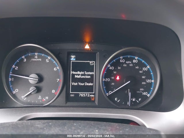 Toyota RAV4 LE 2018 JTMZFREV8JJ211862 Image 7