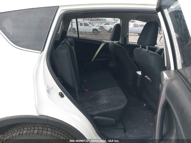 Toyota RAV4 LE 2018 JTMZFREV8JJ211862 Image 8