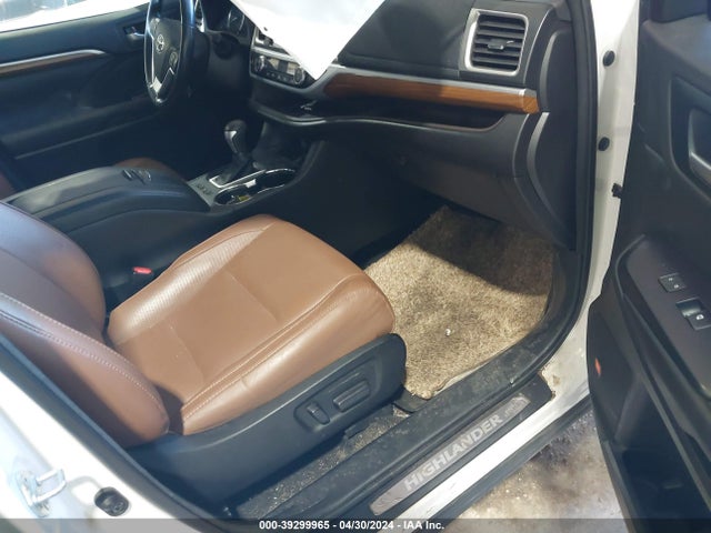 Toyota Highlander Limited 2017 5TDDZRFH9HS411267 Image 5