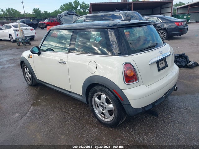 2008 MINI COOPER WMWMF33598TT63090 Photo 2