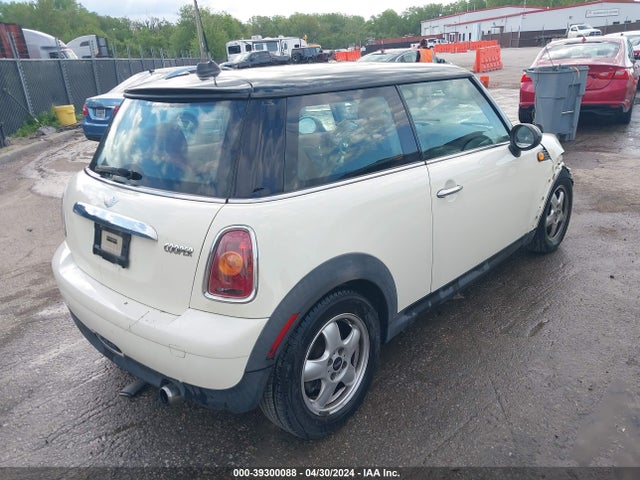 2008 MINI COOPER WMWMF33598TT63090 Photo 3