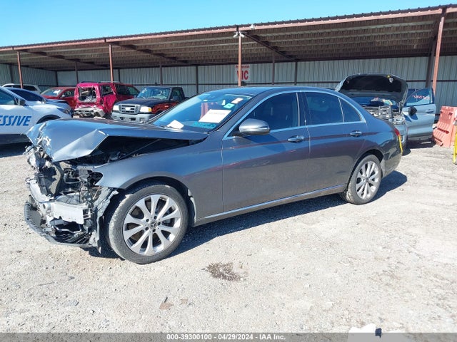 Mercedes-Benz E 300 2018 WDDZF4JB1JA434233 Image 2