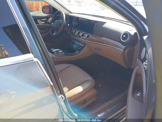 Mercedes-Benz E 300 2018 WDDZF4JB1JA434233 Image 5