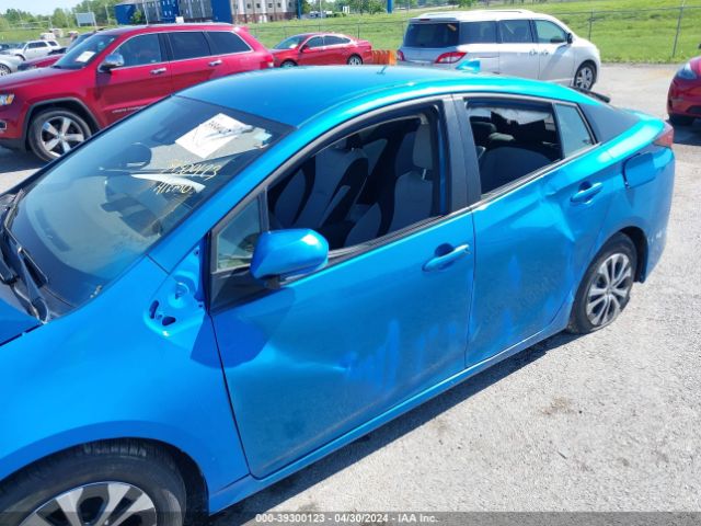 JTDL9MFU8M3030467 Toyota Prius Le Awd-e