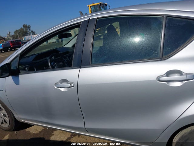 Toyota Prius C One 2016 JTDKDTB30G1122920 Image 15