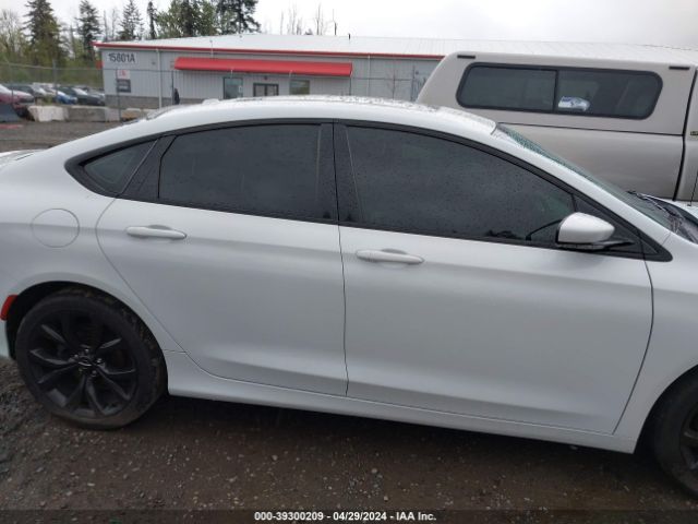 1C3CCCDG8FN664964 Chrysler 200 S