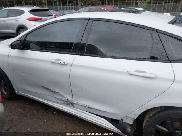 1C3CCCDG8FN664964 Chrysler 200 S
