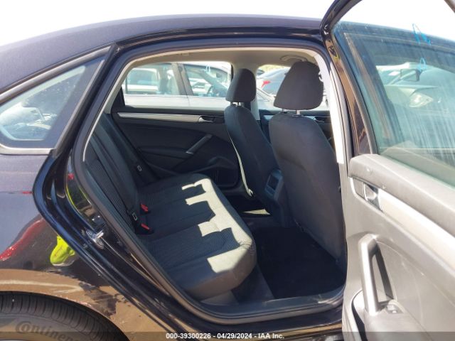 1VWAA7A3XJC043955 Volkswagen Passat 2.0t R-line/2.0t S