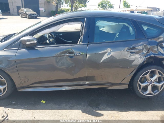 Ford FOCUS ST 2017 1FADP3L95HL329351 Image 14