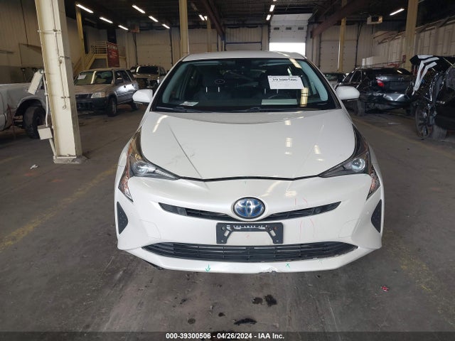 Toyota Prius Two 2018 JTDKBRFUXJ3069036 Image 12