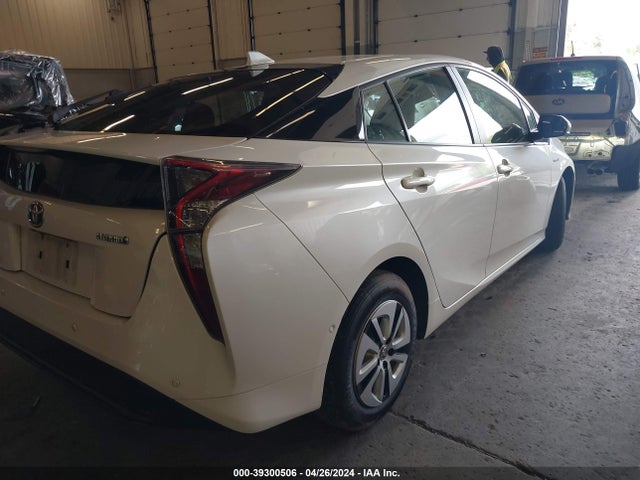 Toyota Prius Two 2018 JTDKBRFUXJ3069036 Image 19