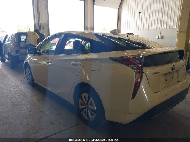 Toyota Prius Two 2018 JTDKBRFUXJ3069036 Image 3