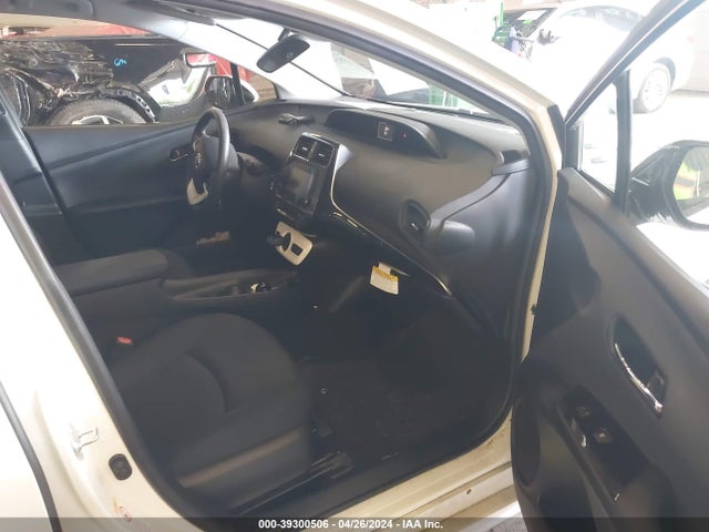Toyota Prius Two 2018 JTDKBRFUXJ3069036 Image 5