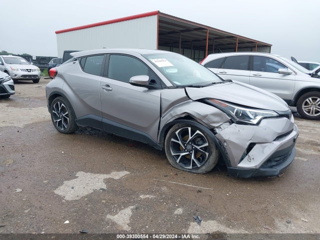 Toyota C-HR XLE 2019 NMTKHMBX2KR089104 Image 1
