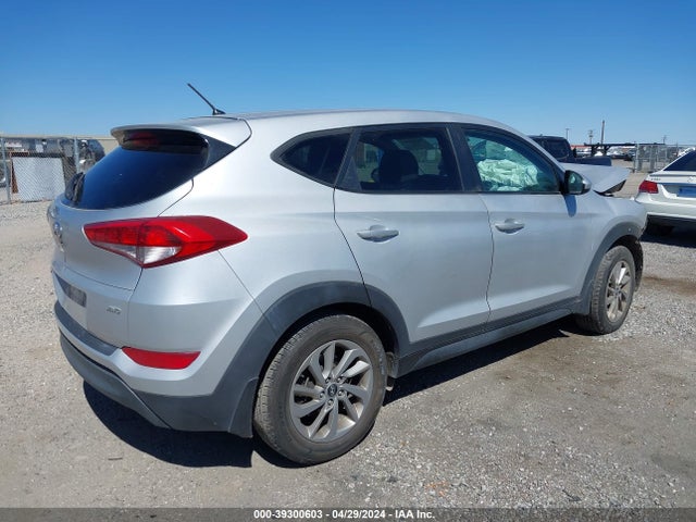 Hyundai TUCSON SE 2018 KM8J2CA42JU669698 Image 4