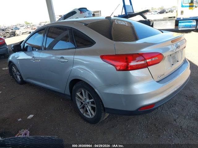 Ford FOCUS SE 2017 1FADP3F27HL206519 Image 3