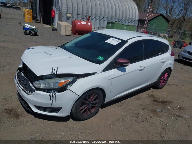 Ford FOCUS SE 2016 1FADP3K29GL255239 Image 2